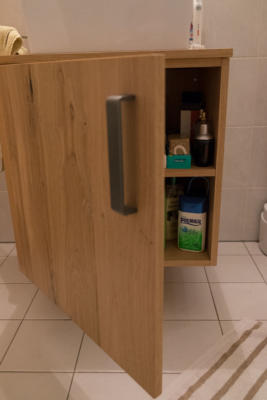 Bathroom-cabinet-met-eiken-fineer